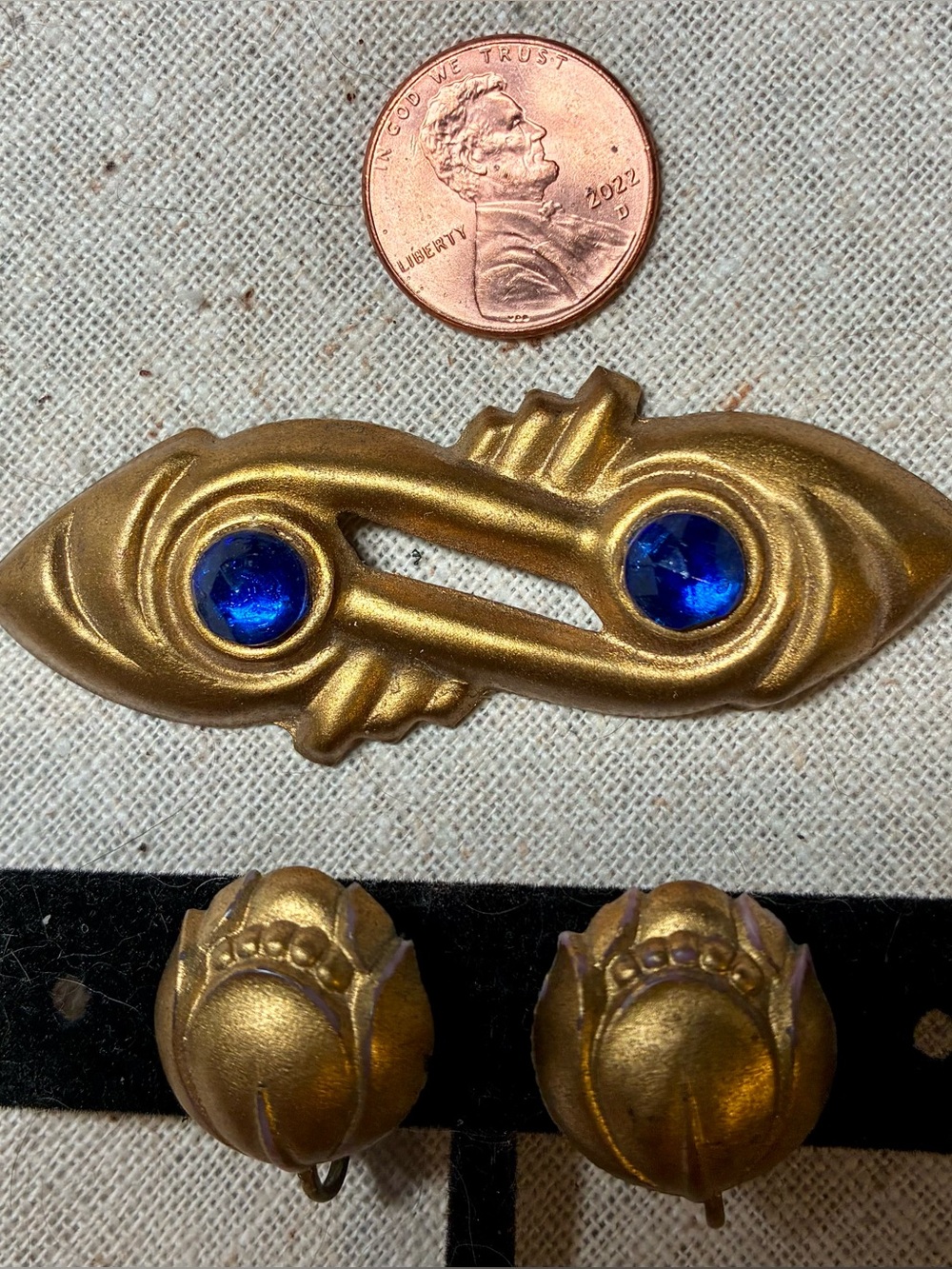 Vintage Art Nouveau Gold-Tone Brooch Blue Glass and gold tone screw on Earrings